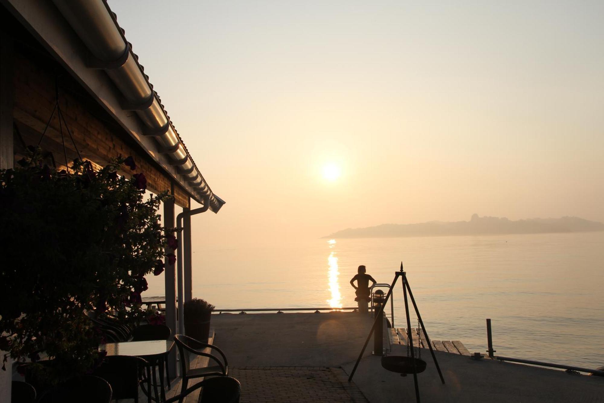 Sjoberg Hotell Og Ferie Leiligheter Osthusvik ภายนอก รูปภาพ