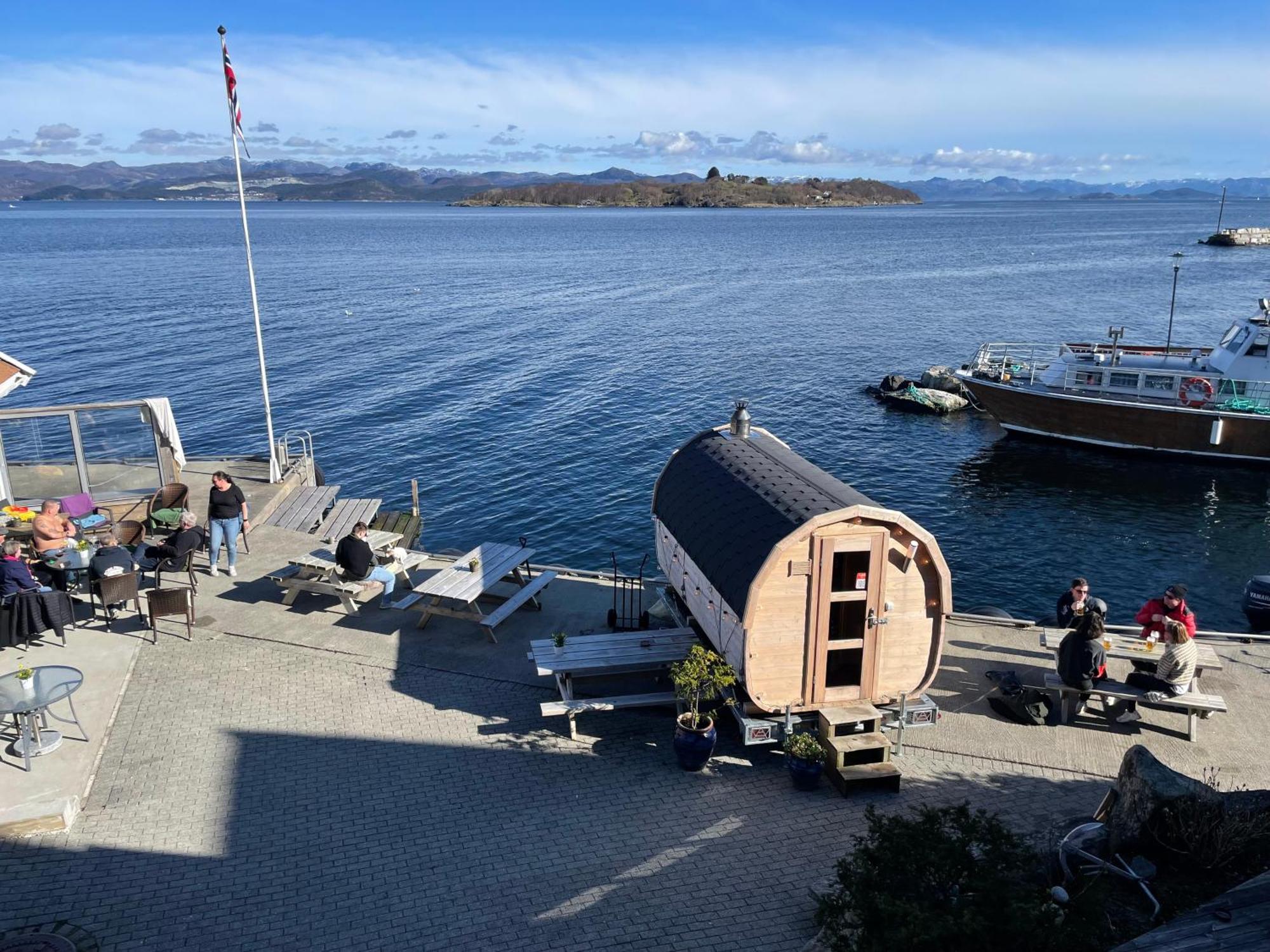 Sjoberg Hotell Og Ferie Leiligheter Osthusvik ภายนอก รูปภาพ