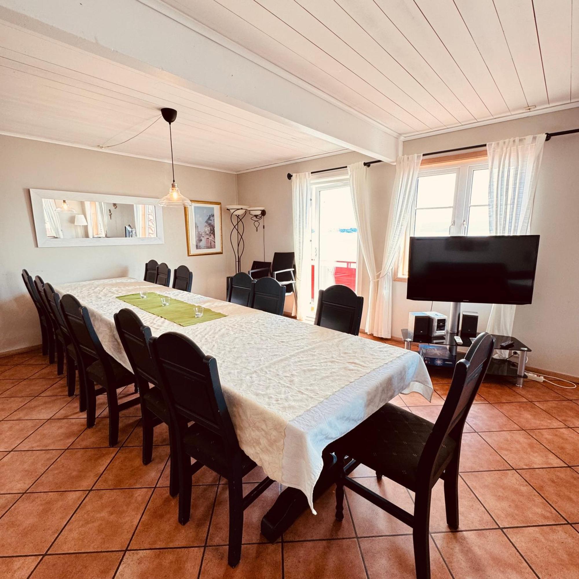 Sjoberg Hotell Og Ferie Leiligheter Osthusvik ภายนอก รูปภาพ