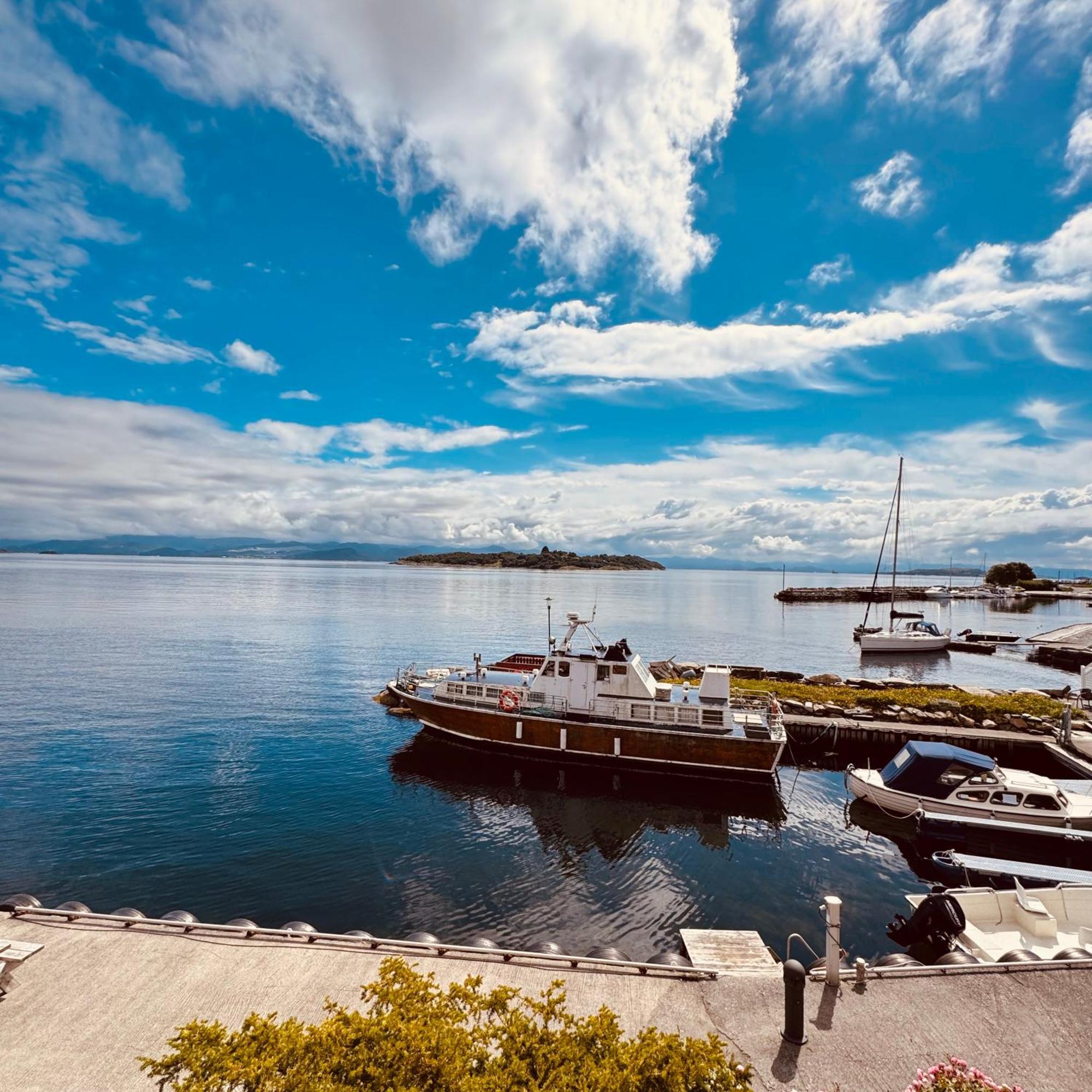 Sjoberg Hotell Og Ferie Leiligheter Osthusvik ภายนอก รูปภาพ
