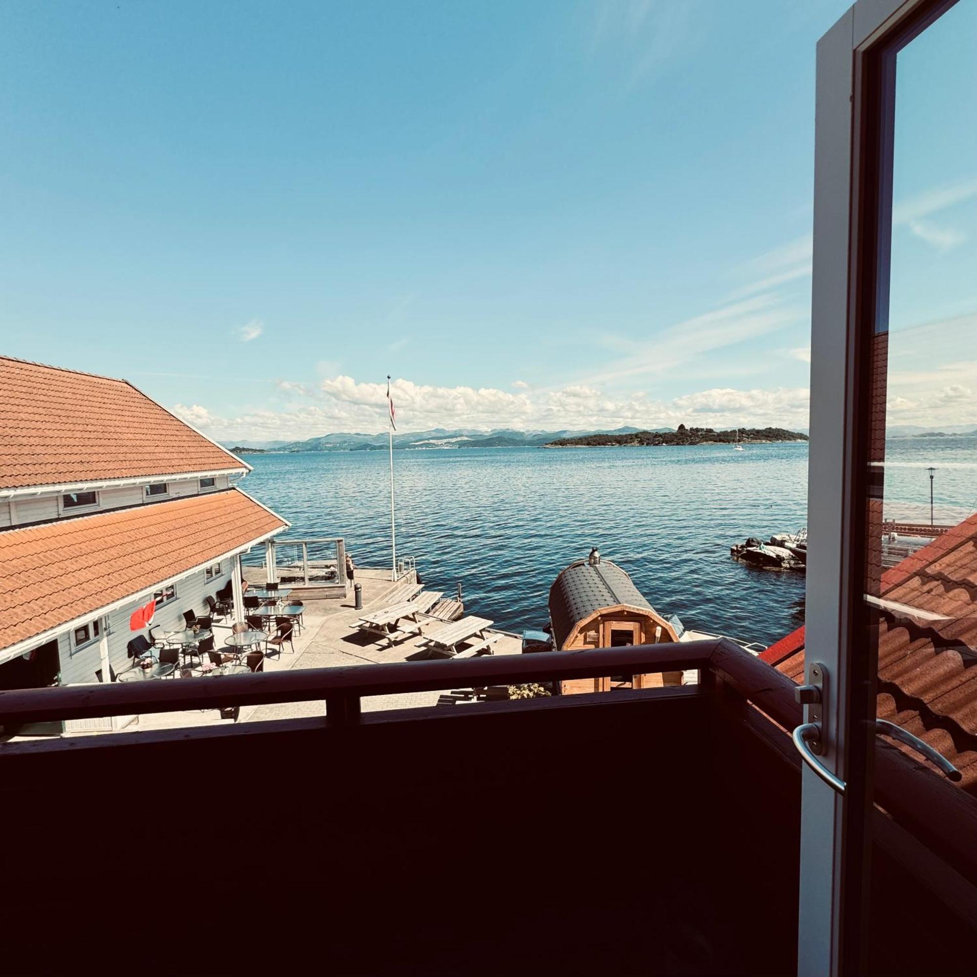 Sjoberg Hotell Og Ferie Leiligheter Osthusvik ภายนอก รูปภาพ