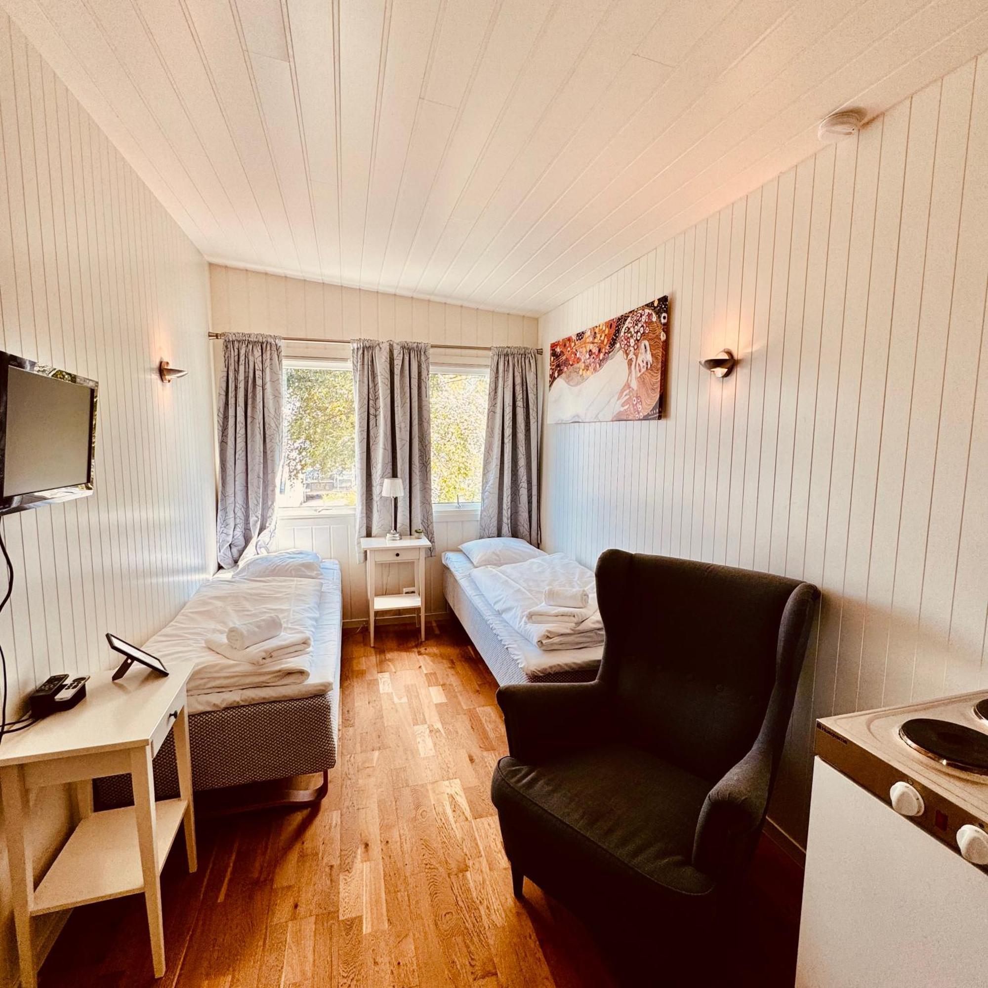 Sjoberg Hotell Og Ferie Leiligheter Osthusvik ภายนอก รูปภาพ