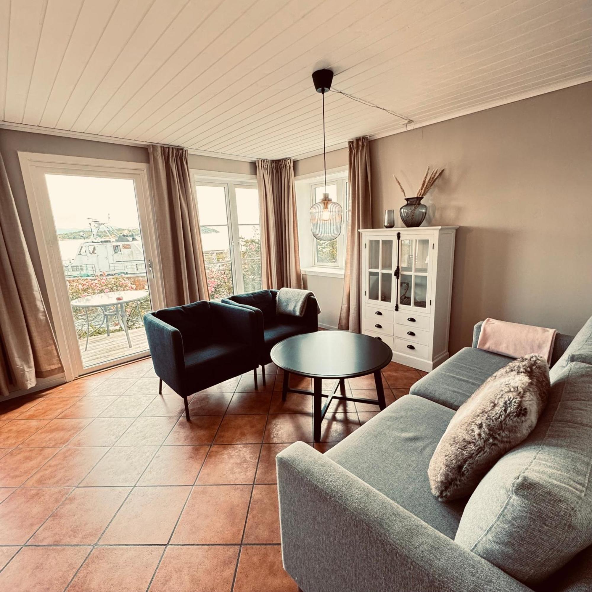 Sjoberg Hotell Og Ferie Leiligheter Osthusvik ภายนอก รูปภาพ