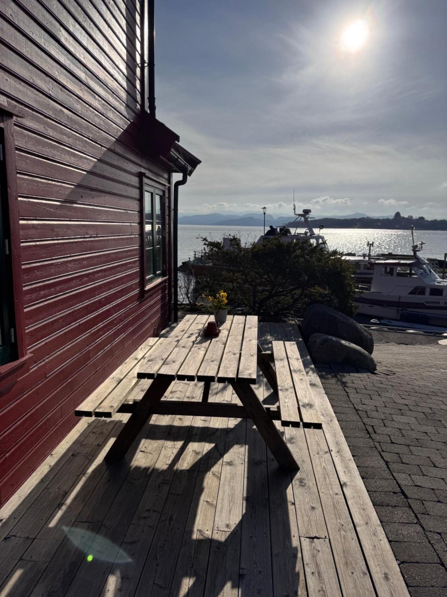 Sjoberg Hotell Og Ferie Leiligheter Osthusvik ภายนอก รูปภาพ