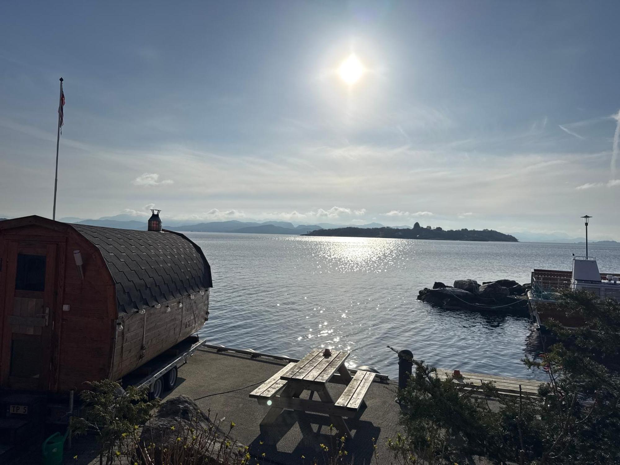 Sjoberg Hotell Og Ferie Leiligheter Osthusvik ภายนอก รูปภาพ