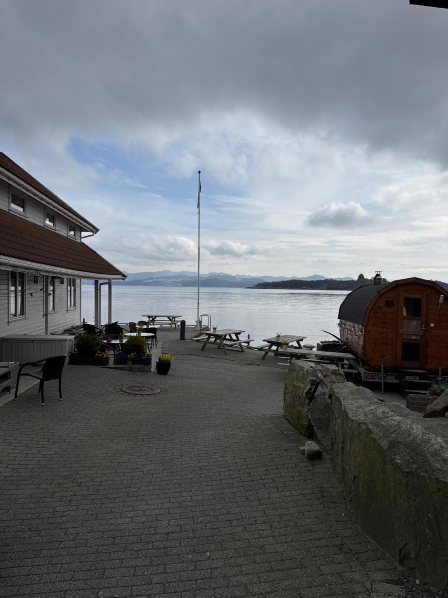 Sjoberg Hotell Og Ferie Leiligheter Osthusvik ภายนอก รูปภาพ
